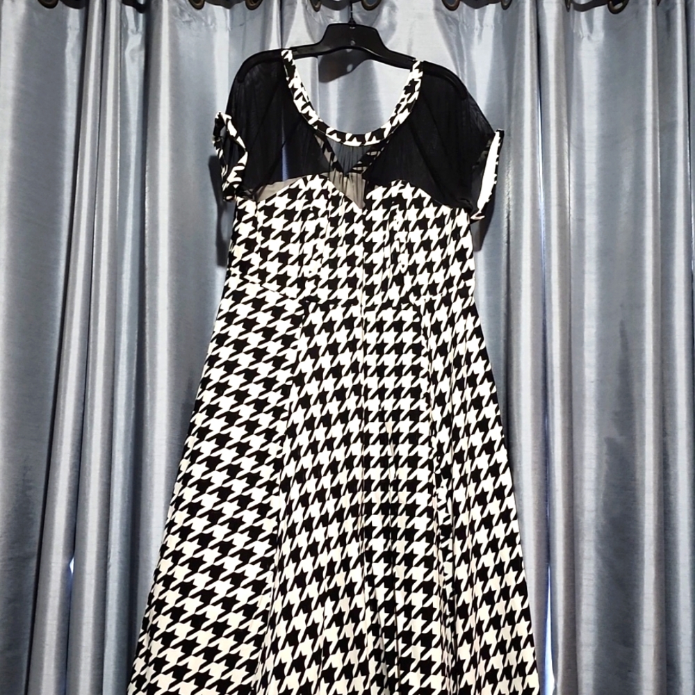Torrid Black & White Houndstooth Bengaline Illusion Swing Dress